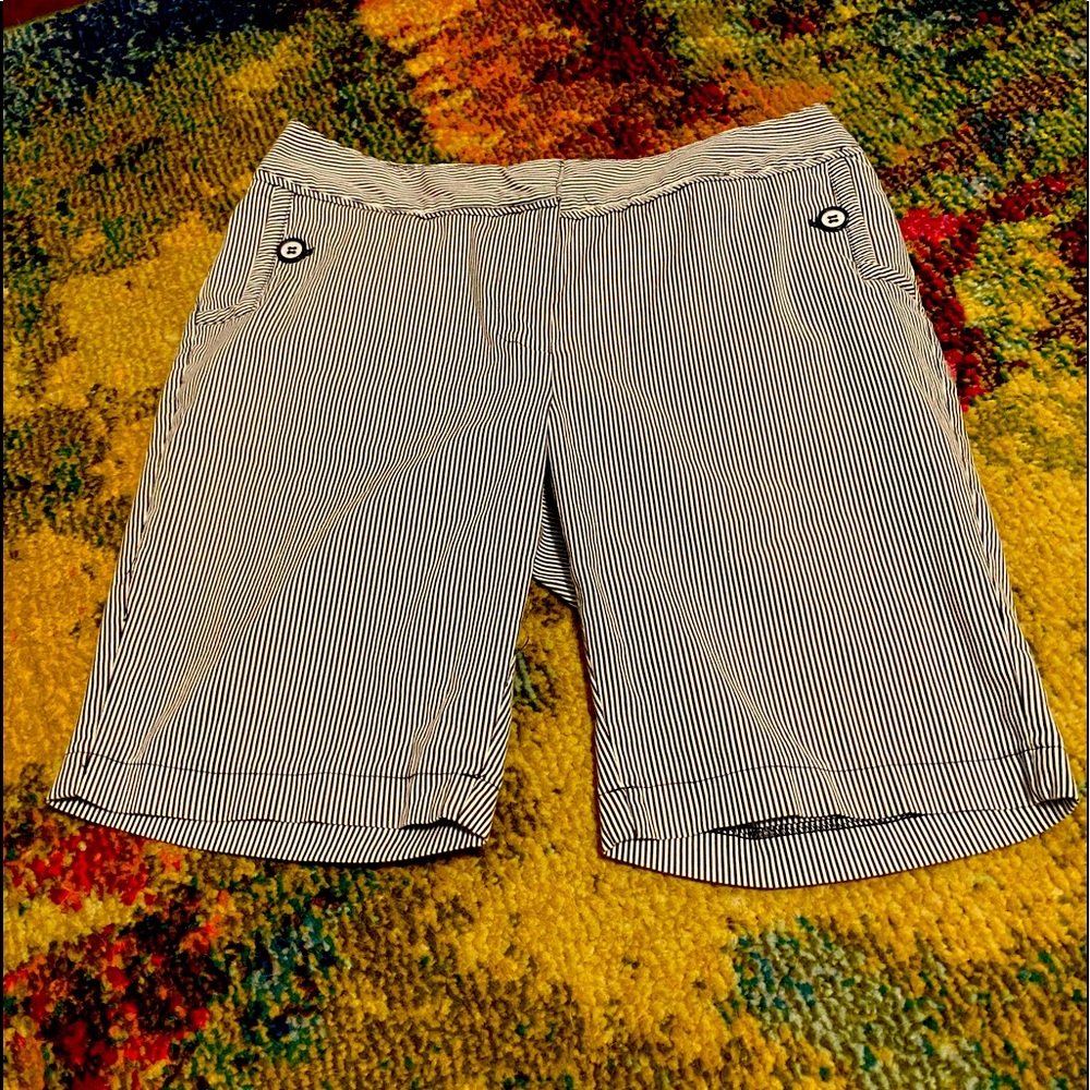 Grace Petite Navy and White Shorts Size 8P w/Cute Button Detailing